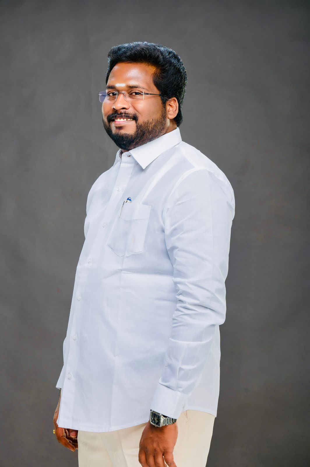 Tiruchi Suriyaa - Candid portrait in Tiruchirappalli